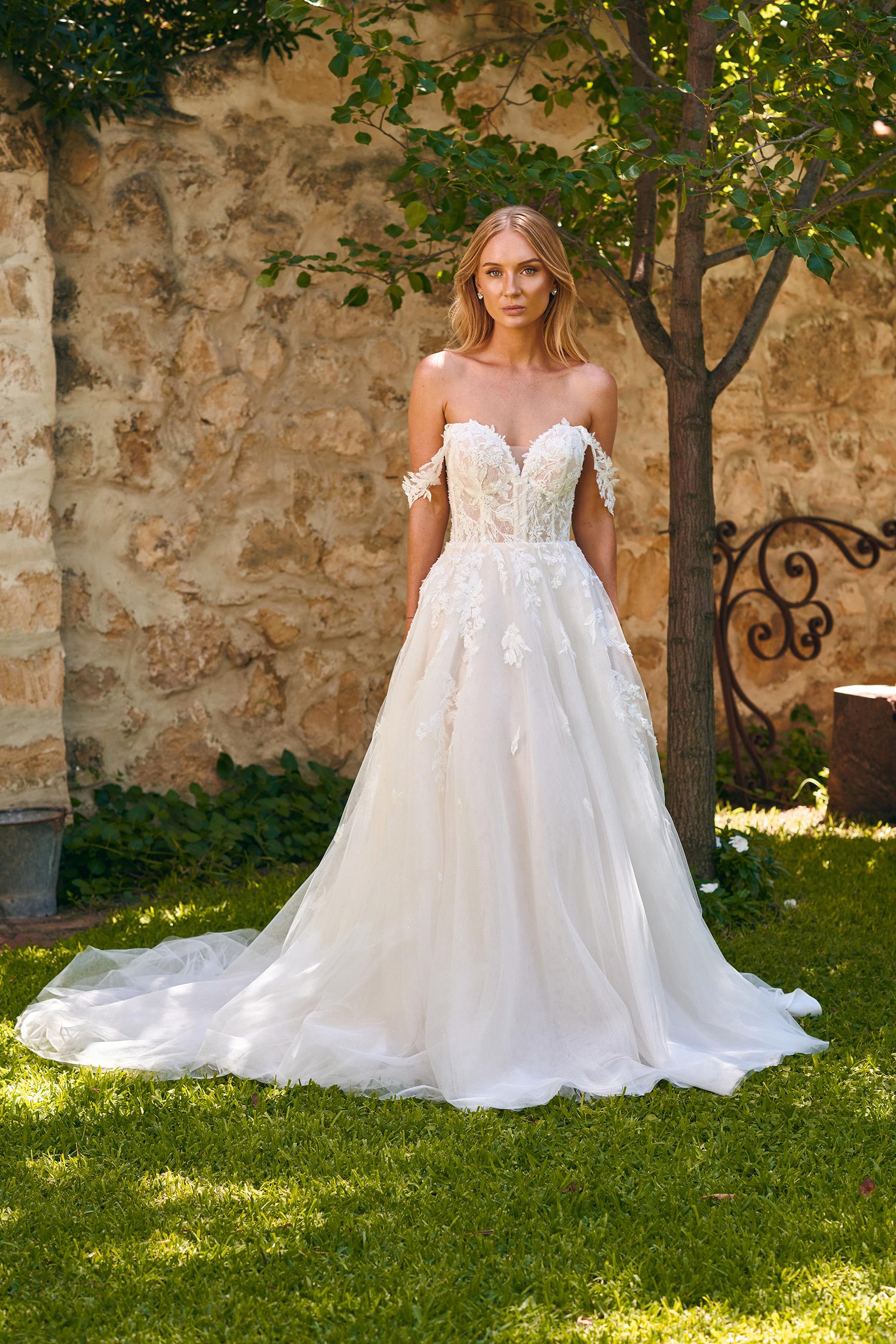 ★Wedding dress★WATABE Become the centerpiece of your fairytale in this Hanayome
