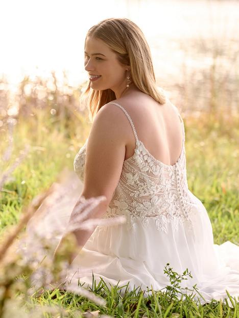 25RS931A01 Cindy } by Rebecca Ingram | Lavande Bridal