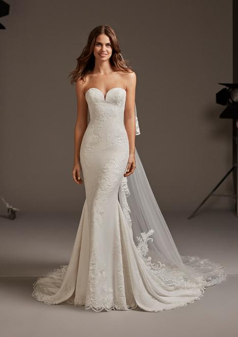Pronovias eladia store